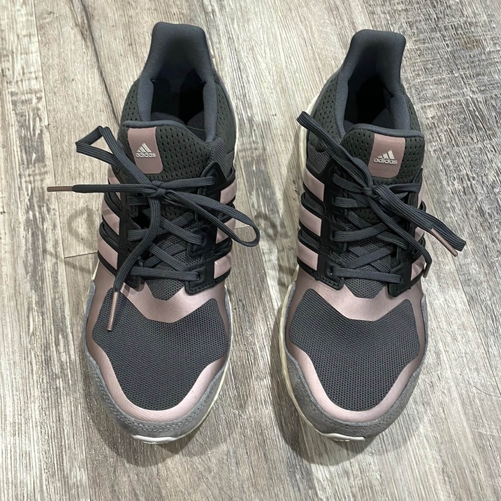 Womens Adidas sneakers